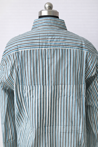 Camisa de algodón a rayas con estampado a mano |   Camisa Verde y Blanca con Botones |   Camisa Unisex Hecha a Mano por Artesanos |   Top de Moda Sostenible - Product Image 3