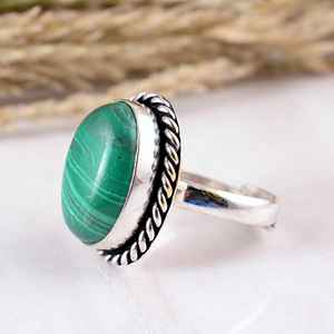 Bague de cocktail ovale artisanale en argent et malachite verte, style bohème et hippie, pour homme et femme, par SHYAM JEWELRS, inspirée du Rajasthan - Product Image 3
