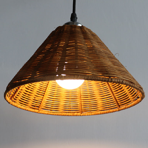 Lustre vintage en rotin, luminaire artisanal, abat-jour tissé, lampe suspendue décorative pour salle à manger de ferme - Product Image 2