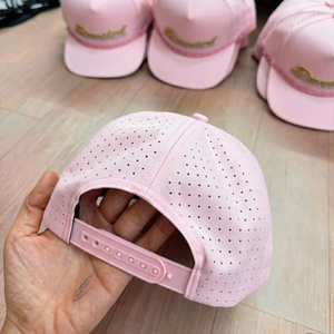 Gorra de Béisbol Deportiva con Logotipo Bordado Personalizado ODM, 5 Paneles, Visera Plana, Tela Impermeable, Orificios Cortados con Láser, Cierre a Presión - Product Image 2
