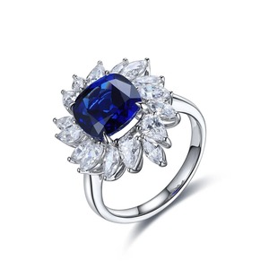 Bague en platine pour femme avec saphir bleu taille coussin et halo de diamants marquise, bijou de fiançailles romantique - Product Image 1