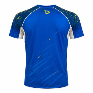 เสื้อกีฬาเทนนิส OEM ODM เสื้อแพเดลสีน้ำเงินโคบอลต์ แห้งเร็ว พร้อมดีไซน์ลายสนามระดับพรีเมียม แผงไมโครเพอร์ฟอร์เรต - Product Image 3