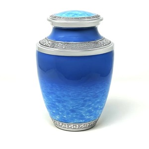 Urne funéraire pour adulte bleu océan, étoiles et argent avec fleurs sculptées - Product Image 2