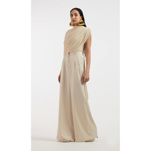 Ensemble haut en tulle drapé sculptural et pantalon large ajusté, style moderne minimaliste haute couture monochrome - Product Image 1