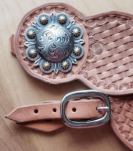 Sangles de fouet en cuir pour chevaux avec conchos argentés et motif tressé pour l'équitation western, 100% cuir véritable, finition premium LC-355 - Product Image 2