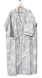 "Robe de coton à main Silver Mist Kimono floral gris doux - Product Image 2