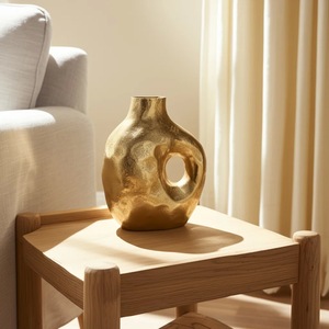 Vase de table moderne en métal pour exposition florale, centre de table élégant pour hôtel, salle à manger, salon, restaurant, finition craquelée - Product Image 1