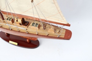 Modèle de bateau à voile en bois fait main - Yacht de course classique de classe J, finition bois naturel, modèle réduit, décoration intérieure, Endeavour - Product Image 6