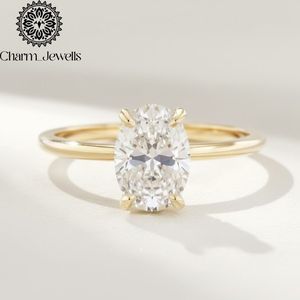 แหวนหมั้นเพชรโมอิสซาไนต์ทรงคุชชั่นชุบทองคำขาว 22k จาก Charm_Jewells ประดับเพชรแบบหนามเตย รับรองโดย IGI น้ำหนัก 3 กรัม ดีไซน์คลาสสิกสำหรับทั้งชายและหญิง - Product Image 1
