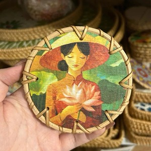 Posavasos Únicos de Madreperla y Ratán, Ideales para la Decoración de Mesas en Fiestas al Aire Libre y para Servir Té, Hechos a Mano en India - Product Image 4