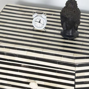 Mesa de Cajones con Incrustaciones de Hueso de ILAHI, Diseño Moderno con Detalles de Ágata, Almacenamiento de Tres Niveles, Mueble Portátil para el Hogar - Product Image 1