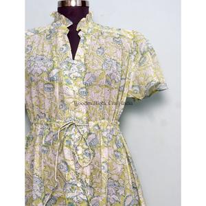 เดรสผ้าฝ้ายอินเดีย คอวี ทรงเอไลน์สั้น ลายดอกไม้ เป็นมิตรกับสิ่งแวดล้อม ตกแต่งกระดุม สไตล์ลำลอง เซ็กซี่ แขนสั้น รับสกรีนโลโก้ - Product Image 3