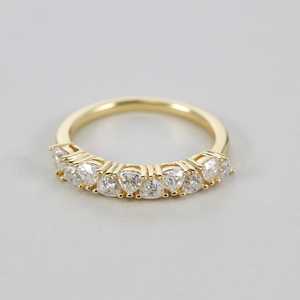 Anillo de media eternidad con corte trillón de moissanita, rodio original con plata 925, regalo para fiesta, estilo único, joyería sorpresa - Product Image 1