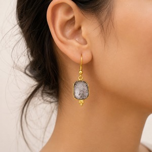 Boucles d'oreilles minimalistes 8x10 mm en diamant brut Herkimer, serti clos, pierre de naissance, bijou en pierre brute, cadeau d'amour - Product Image 2