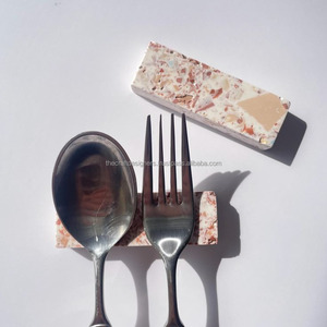 Repose-couverts en marbre d'inspiration vintage pour la décoration de table à manger classique et l'aménagement intérieur traditionnel de la maison - Product Image 4