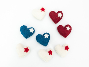 Decoraciones de Corazón de Fieltro Hechas a Mano para el 4 de Julio, Adornos Patrióticos Americanos Rojos, Blancos y Azules, Regalos de Comercio Justo Hechos en Nepal - Product Image 2