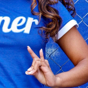 Camiseta de chenilla Finer Ringer azul con ribete en contraste blanco, ropa de hermandad, camisa universitaria de algodón con bordado para mujer, estilo griego. - Product Image 4