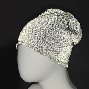 Bonnet en crochet souple pour femme avec pompon, chaud et confortable, idéal pour l'hiver et la neige - Product Image 1
