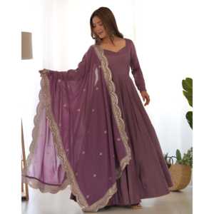 Magnifique robe Anarkali modeste avec pantalon et dupatta pour les fêtes et les occasions spéciales - Product Image 2