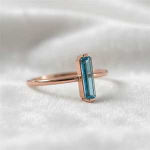 Bague en Aigue-marine Naturelle, Argent Sterling 925 Plaqué Or 14K, Pierre de Naissance de Mars, Coupe Baguette, Bague de Promesse Moderne Empilable - Product Image 2