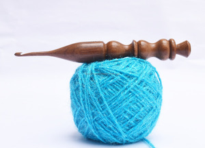 Ensemble de crochets à crochetage faits main de qualité supérieure, design en bois durable, idéal pour les travaux en fil et les projets de tricot - Product Image 2