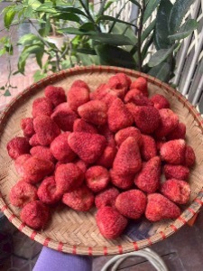 Fresas enteras dulces FD de fábrica, envasado a granel para cereales, mezclas de yogur y snacks al por menor - Product Image 4