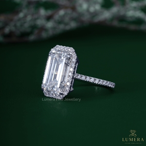 Anillo de compromiso con halo de diamantes cultivados en laboratorio de corte esmeralda de 6.52 quilates, oro blanco de 14 quilates, tallo pavé, anillo de boda rectangular para mujer - Product Image 2
