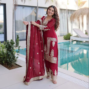 Ensemble de costume 3 pièces en soie de luxe avec broderie de sequins lourds et dupatta en dentelle de créateur - Product Image 1