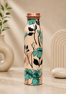 Bouteille d'eau artisanale en cuivre émaillé à motif floral, avec un élégant design de fleurs blanches, est une solution d'hydratation élégante et fonctionnelle. - Product Image 2