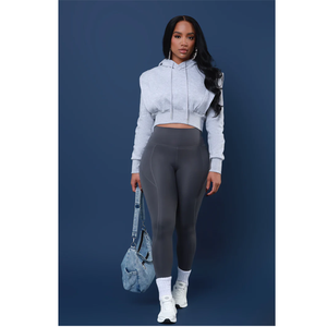 Sweat-shirt à capuche court gris pour femme, à épaules tombantes, manches longues, couleur unie, tricoté, respirant, vêtement de sport, collection automne - Product Image 2