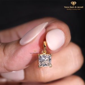 Colgante Clásico Solitario para Mujer con Diamante CVD Cultivado en Laboratorio, Corte Princesa, 2.00 Quilates, Oro Sólido de 14K, Claridad VVS2, Color D, Certificado IGI - Product Image 3