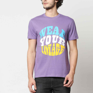 Camiseta Morada de Manga Corta para Hombre con Estampado de Imagen Personalizada, Cuello Redondo, Corte Regular, Algodón Jersey, Estilo Casual - Product Image 1