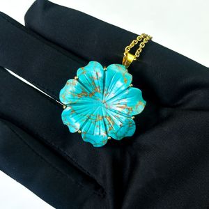Collar con colgante de flor de turquesa y cobre AAA para mujer, colgante floral de cristal de turquesa y cobre tallado a mano, venta al por mayor - Product Image 6