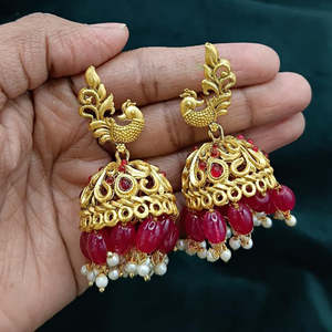 Boucles d'oreilles Jhumki plaquées or de style ethnique avec pierres Pota et perles, pendantes en forme de pompon et de fleur, et boucles d'oreilles créoles à breloques - 10574442PK - Product Image 1