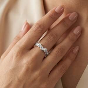 Bague en Moissanite taille Marquise, sertie pavé de pierres mélangées, avec bande en argent incurvée, bijou de mariée élégant pour mariage et anniversaire - Product Image 1