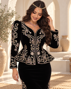 Vestido Karakou de Terciopelo Color Ciruela Mishkat Couture, Bordado Dorado, Cuello en V, Manga Larga, Transpirable, Elegante, Maxi, para Bodas y Fiestas en el Medio Oriente - Product Image 1