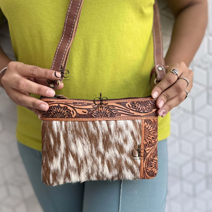 กระเป๋าหนังวัวลายตะวันตก งานแกะสลักด้วยมือ พร้อมพู่หนังสไตล์โบฮีเมียน ขายดี กระเป๋าหนังทำมือสำหรับผู้หญิง - Product Image 1