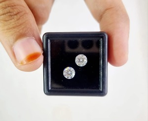 2 pièces de moissanite blanche ronde de 5,50 mm, taille excellente, vente en gros, conception de bijoux personnalisés - Product Image 2