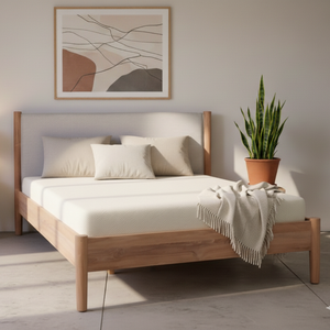 Lit en teck massif Lyne de style moderne du milieu du siècle avec kit de sécurité, taille Queen, pour hôtel, appartement ou chambre à coucher - Product Image 1