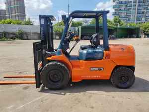 Montacargas Diésel Toyota FD50 de 5 Toneladas con Bomba de Caja de Cambios y Motor de Alto Rendimiento, Usado para Almacenes y Obras de Construcción - Product Image 3