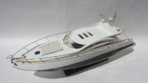 Maquette de Yacht à Moteur en Bois Faite à la Main, Art Moderne Autoportant, Objet de Collection, Forme Personnalisée, Artisanat Sculpté - Product Image 3