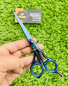 Ciseaux de coiffure professionnels pour salon, lame en acier inoxydable japonais J2, pointe acérée, vis réglable, pour droitiers, taille moyenne - Product Image 1