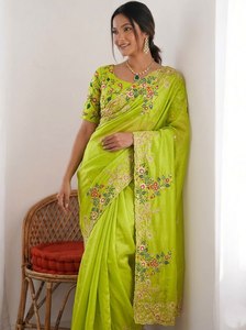 Sari de organza verde de lujo con bordado floral, sari indio de diseñador para mujer con blusa, colección para bodas y fiestas. - Product Image 6
