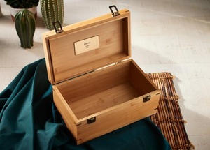 Boîte cadeau en bois gravée personnalisée avec motif lettre, style rustique, écologique et durable, souvenir pour cadeaux de témoin de mariage - Product Image 3