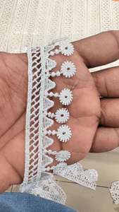 Encajes de Ganchillo Hechos a Mano de Lujo en Dorado, Diseño Ornamentado a Rayas, Bordado Tradicional en Malla, 17MM, para Sarees y Lehengas de Diseñador - Product Image 2