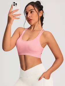 Soutien-gorge de sport sans couture pour femmes |   Débardeur de yoga à double bretelle croisée dans le dos |   Soutien-gorge de sport respirant en maille à découpes avec coussinets - Product Image 1