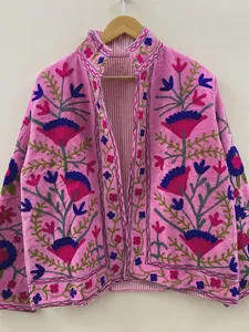 Veste brodée Suzani en velours rose faite à la main pour femme, style traditionnel Rajasthani, travail floral au fil, ouverte sur le devant, pour l'hiver - Product Image 4