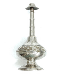 Aspersor de agua bendita tradicional de latón pulido para ceremonias de iglesias y templos. Disponible a precios de mayorista - Product Image 3