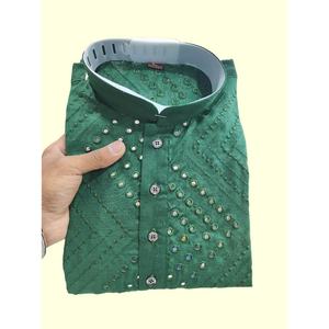 DISEÑADOR ALGODÓN BORDADO ESPEJO TRABAJO HOMBRE KURTA CON PAYJAMA VERDE - Product Image 1