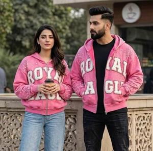 Sudadera con capucha rosa con cremallera unisex, con letras estampadas de perlas y pedrería, 100% algodón, para invierno, con logo frontal, servicio OEM - Product Image 3